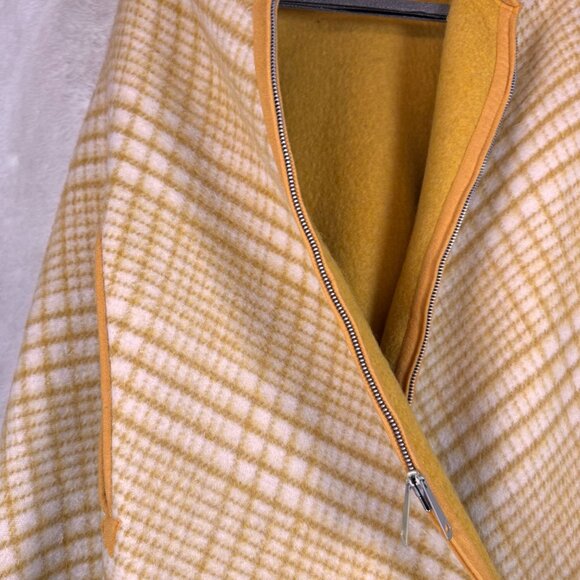 A0040 Vintage 60s 100% Wool Reversible Poncho Cape Plaid Yellow Zip Up One Size - Picture 7 of 8